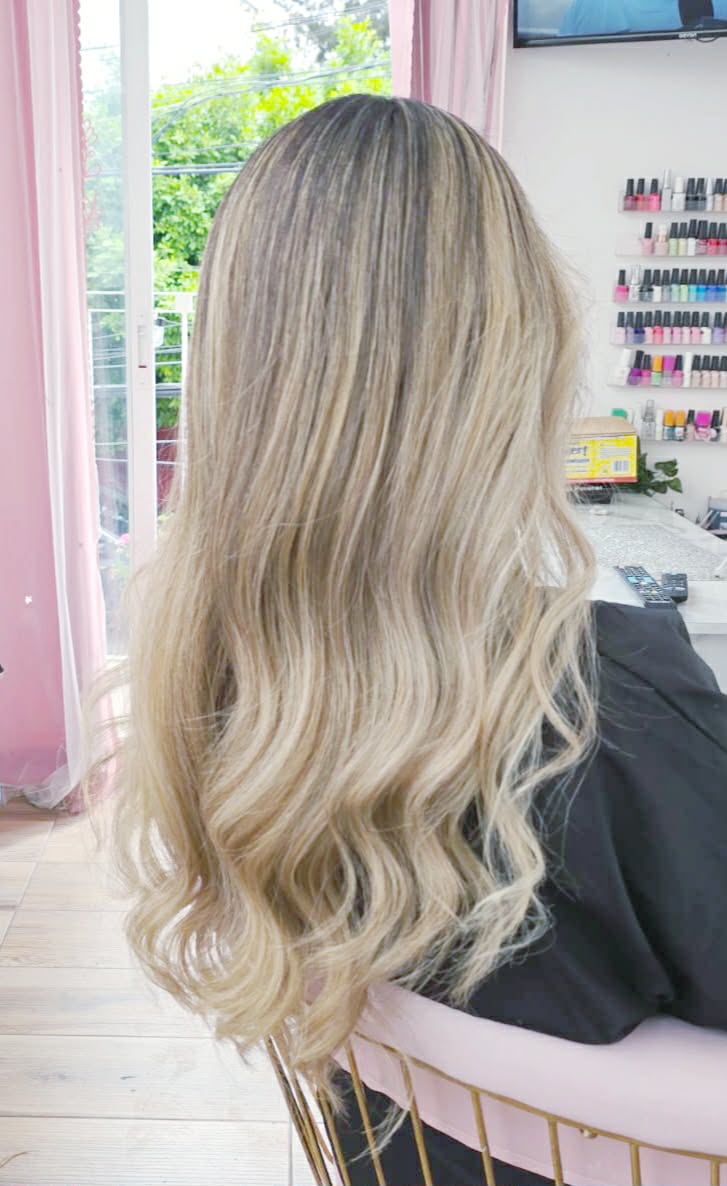 Rubio cenizo con ondas, trabajo realizado en Salón Studio 81